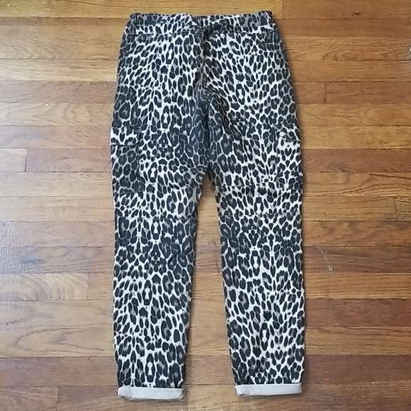Leopard Print Cropped Pants - Picture 3 of 3